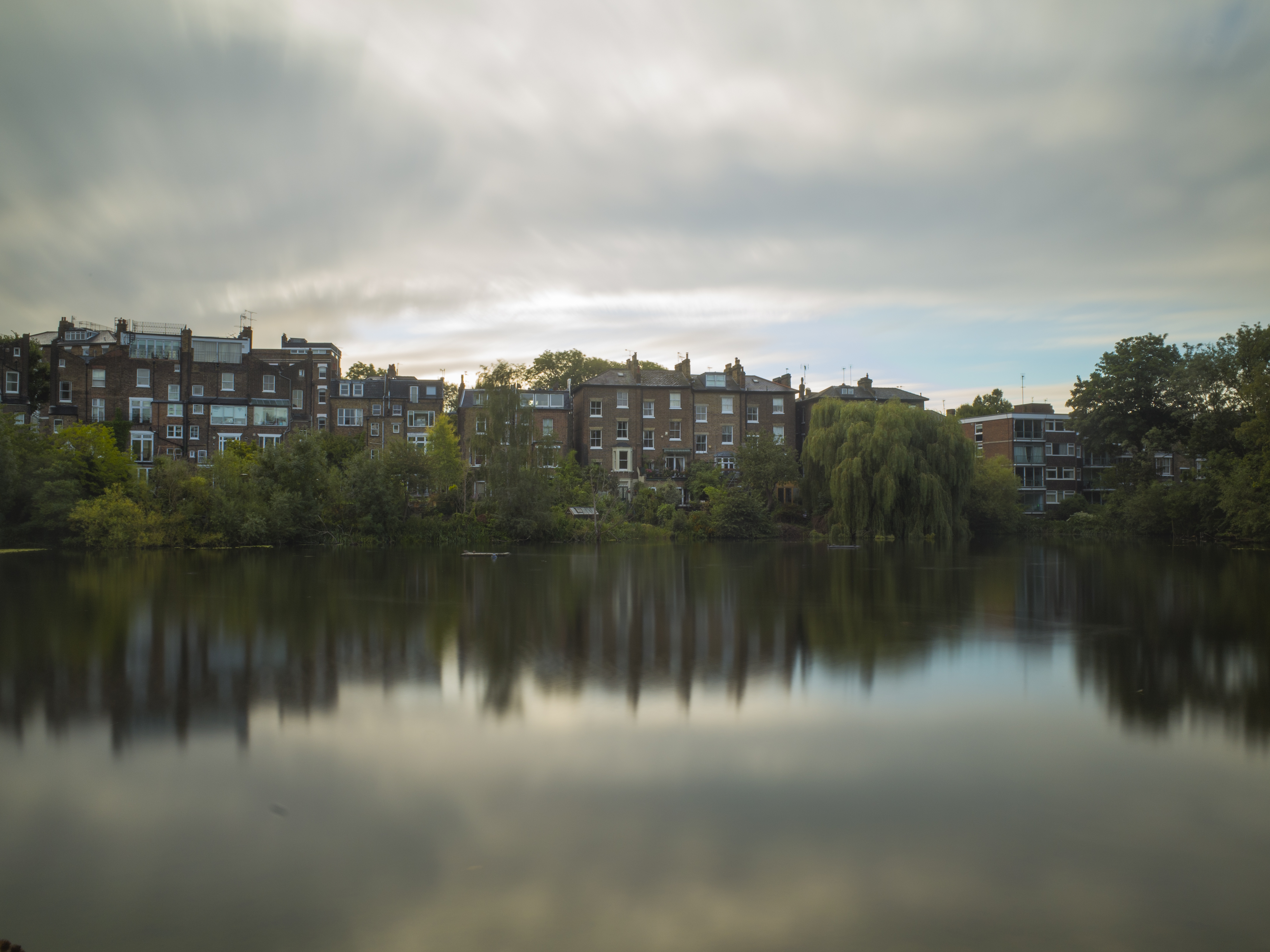 photo long exposure hampstead pond houses